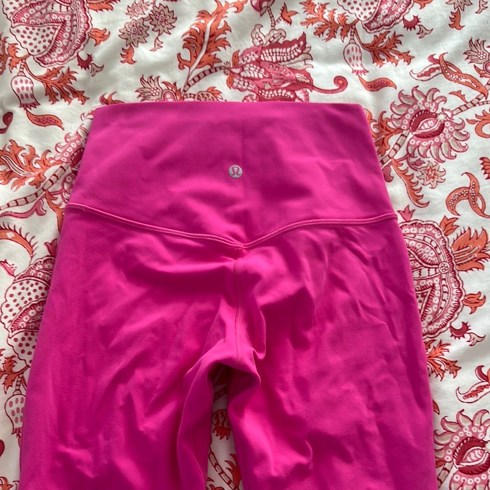 Sonic Pink Lululemon Leggings (Never worn)